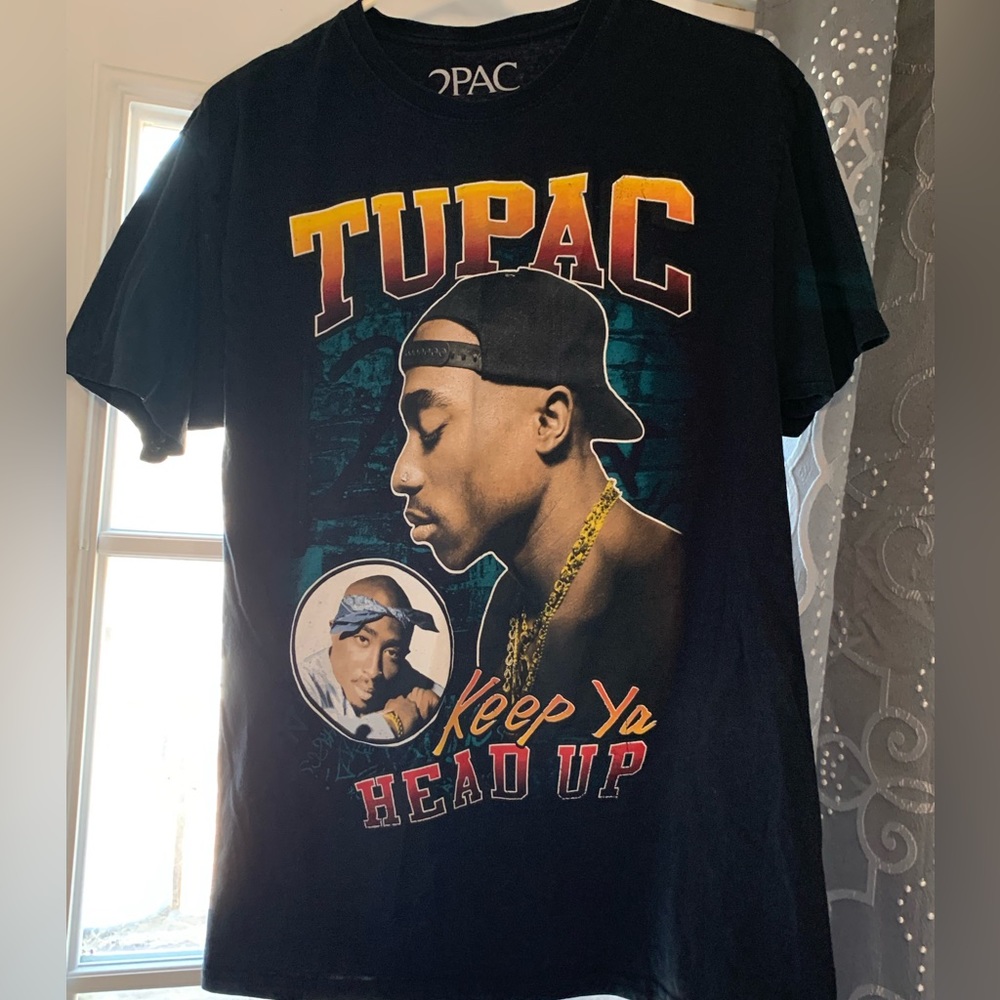 2PAC- Mens size Medium, black short sleeved tee. New. Never worn.